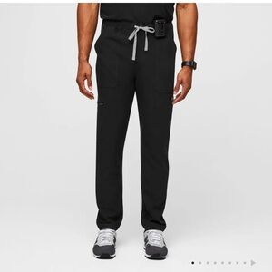 FIGS Men’s Cairo Cargo Scrub Pants